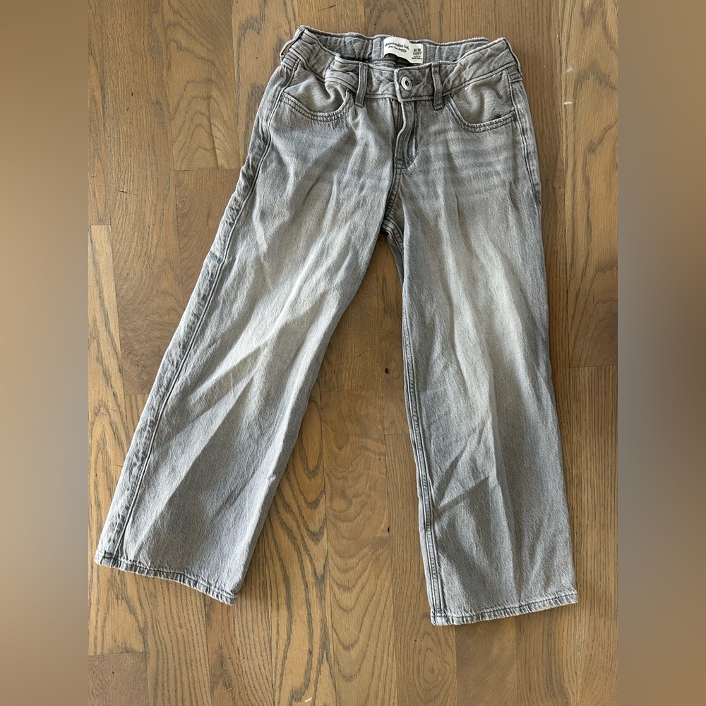 Girls gray wide leg jeans. Abercrombie kids size 9/10 short.